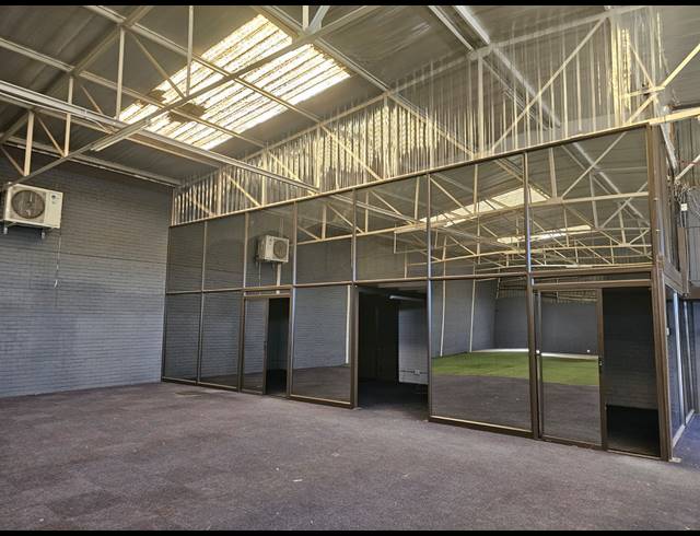 1,000M² WAREHOUSE FOR SALE IN HILTON